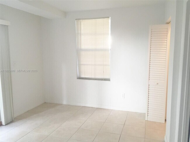 Building Photo - 8940 NE 8th Ave