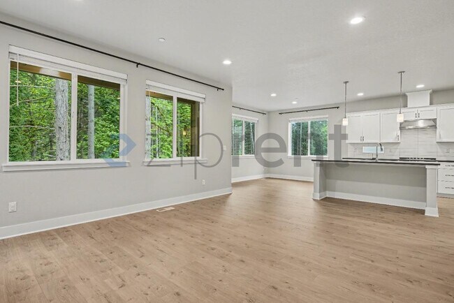 Building Photo - 8565 SW 176th Ave