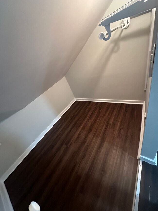 Building Photo - 146 W Lexington Ave