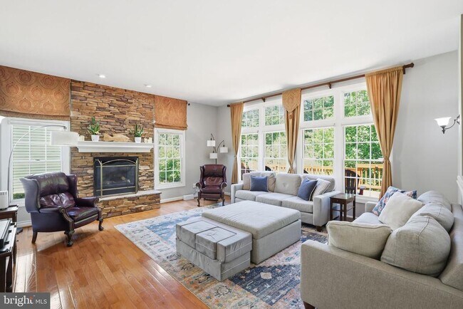 Building Photo - 5767 Bush Hill Dr