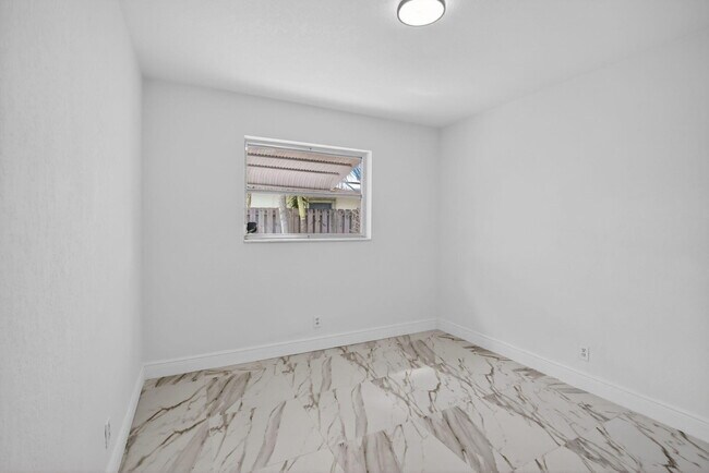 Building Photo - 5731 NE 17th Terrace