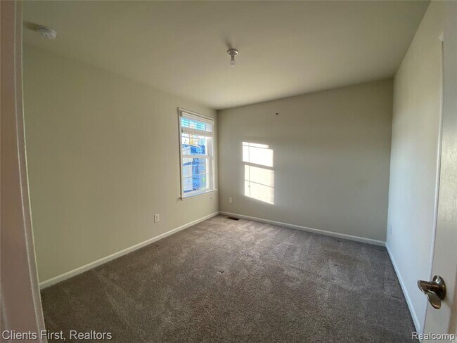 Building Photo - 22490 Woodbridge Ln