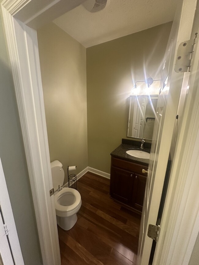 Half Bath - First Floor - 94 Olentangy Pt