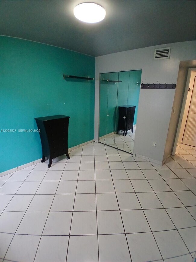 Building Photo - 9403 Fontainebleau Blvd