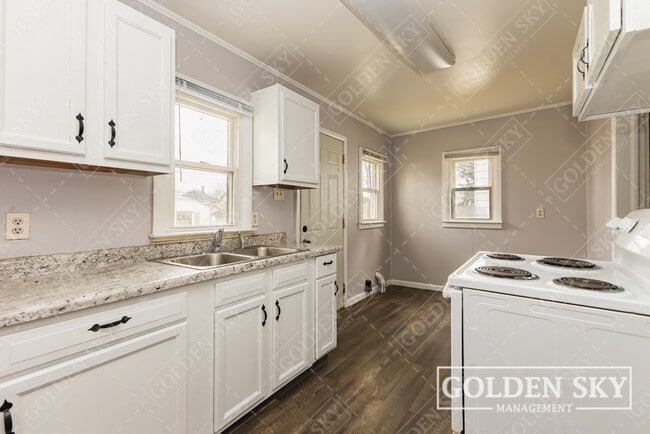 Building Photo - 230 Kinsey St