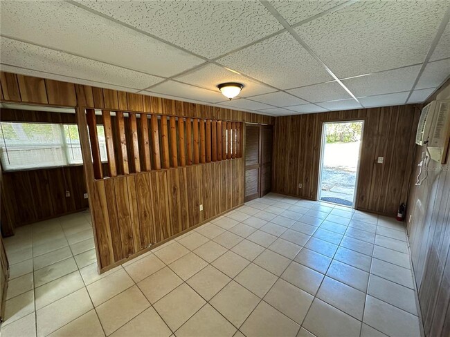 Building Photo - 2002 20th St W