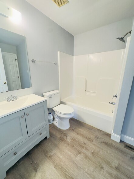 Building Photo - 50 Versailles Ct