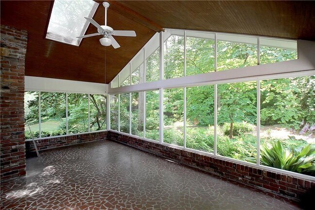 Building Photo - 4690 Huntley Dr NE