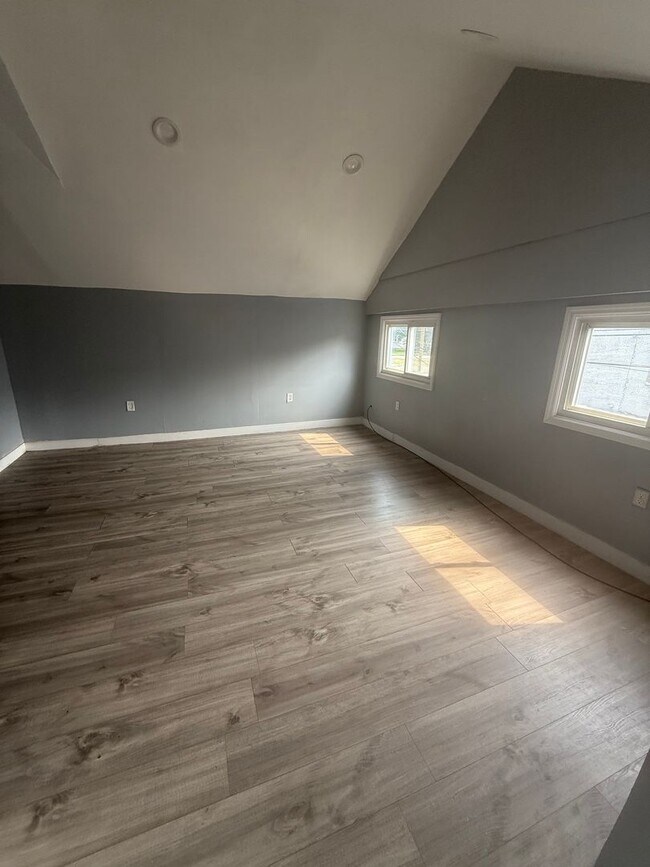 Building Photo - 171-173  Dundaff Street