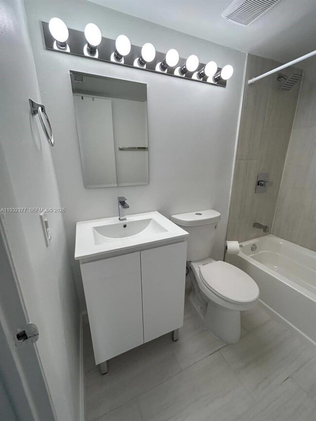 Building Photo - 1801 S Treasure Dr