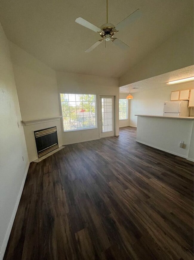 Building Photo - 2300 Sunnybrook Dr