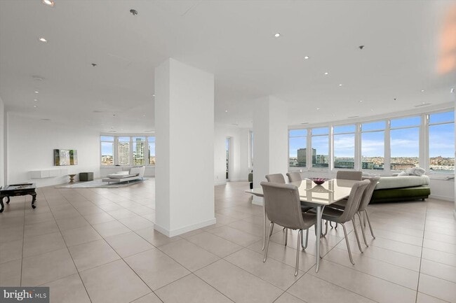 Building Photo - 100 Harborview Dr