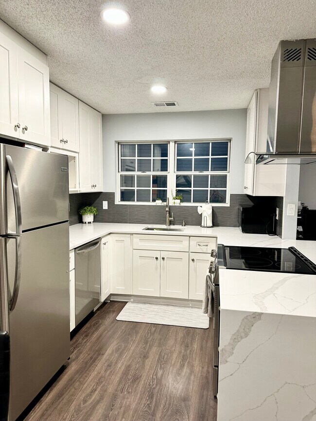 Building Photo - 1119 Huntmaster Ter NE