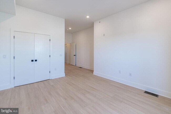 Building Photo - 4408 Lancaster Ave