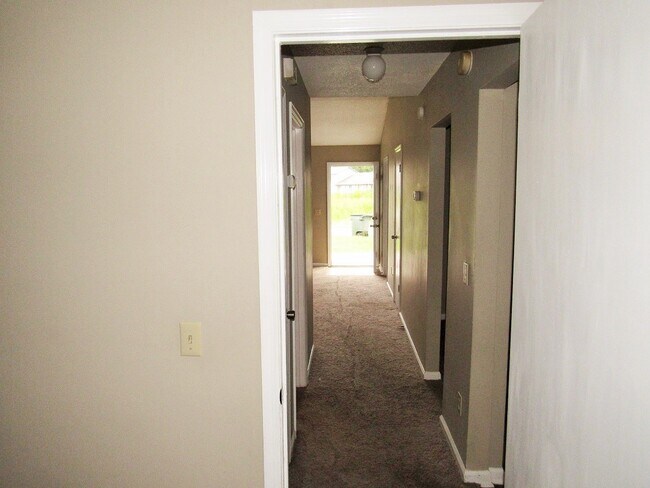 Building Photo - 341 Beverly St