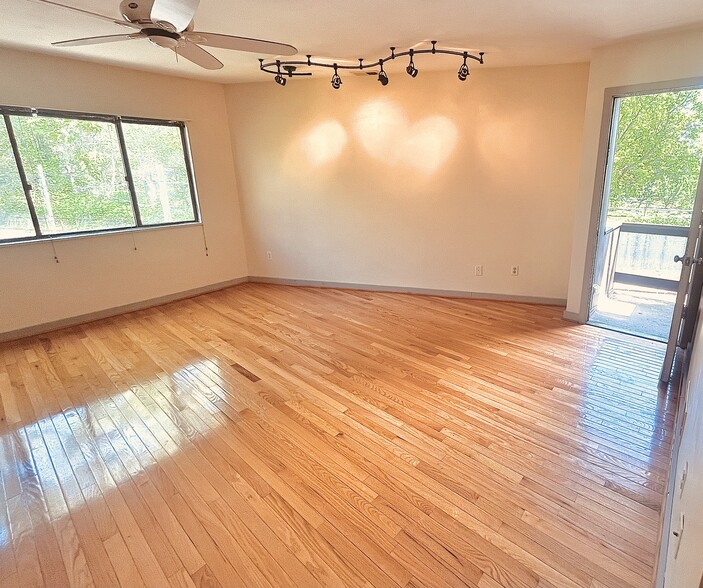 Building Photo - 4005 Woodland Ave