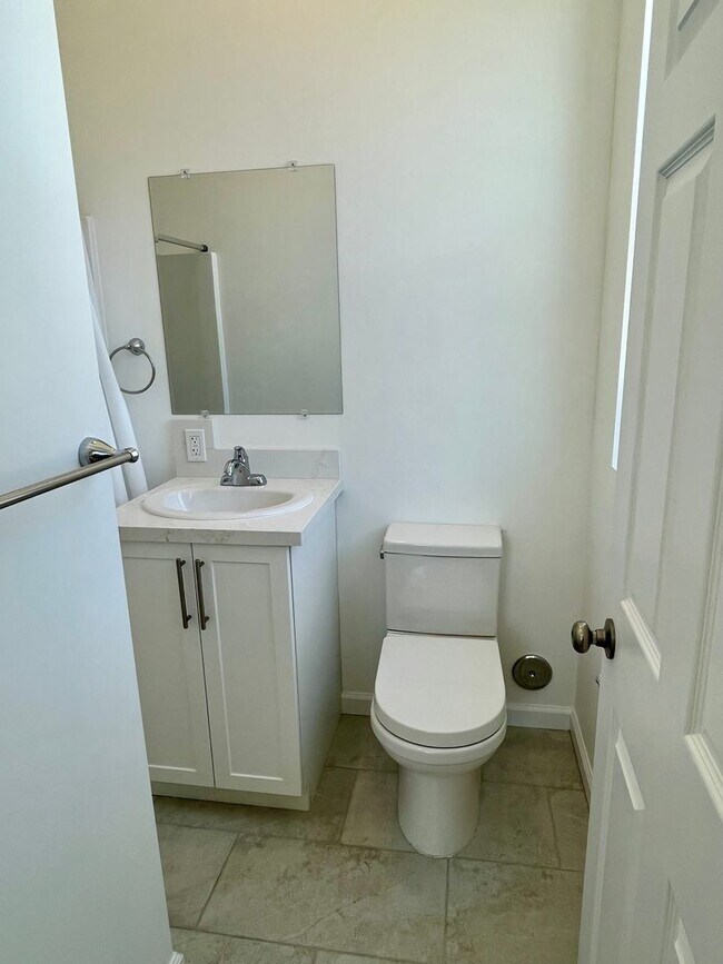 Building Photo - 1 Bedroom 1 Bath in Kensington