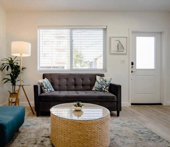 Building Photo - 2160 NW 18th Ter