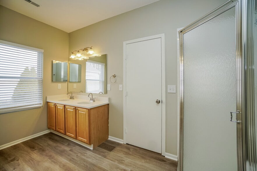 Building Photo - 4043 Summerstone Dr