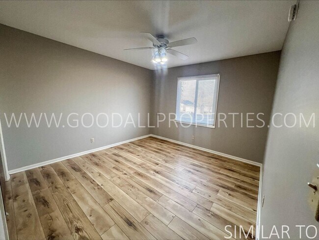 Building Photo - 2 bedroom 1 full bath condo single car gar...