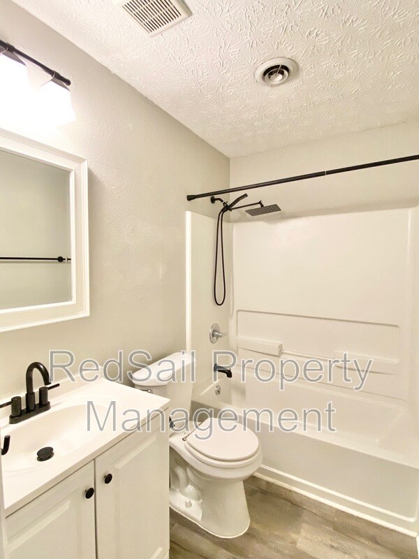 Building Photo - 107 Opal Dr