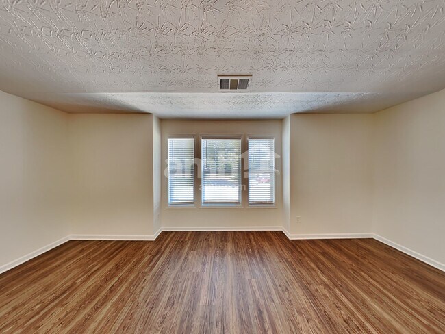 Building Photo - 908 Gardenia Curve