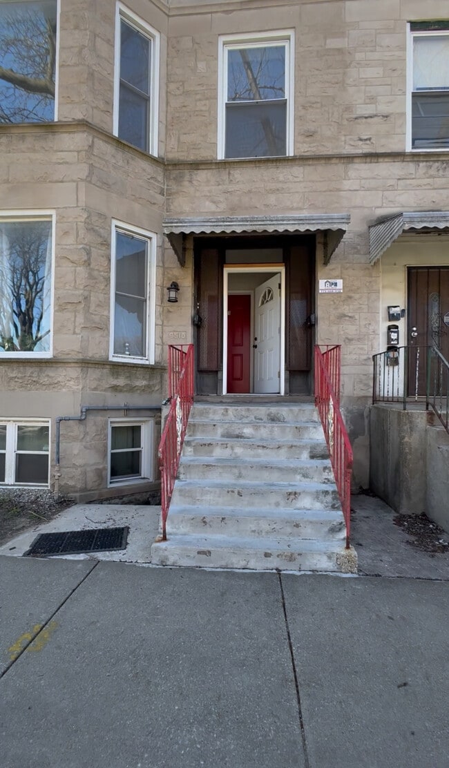 Building Photo - 6510 S St Lawrence Ave