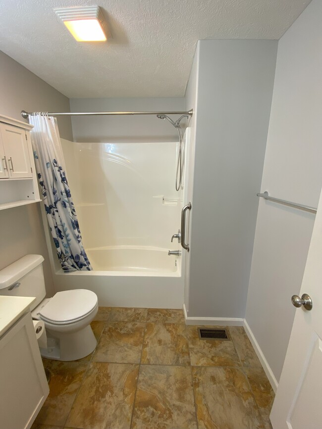 Main Floor Bathroom - 2901 Red Oak Rd