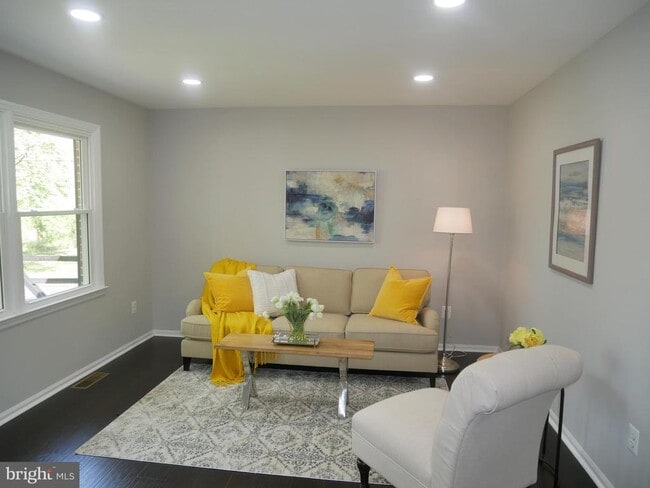 Building Photo - 35600 Sassafras Dr