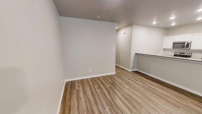 Building Photo - 2107 Wildewood Dr