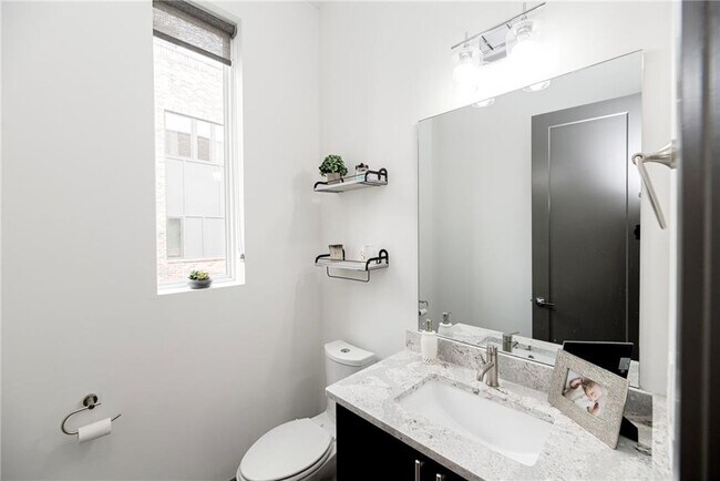Building Photo - 1224 Chelsea Cir NW