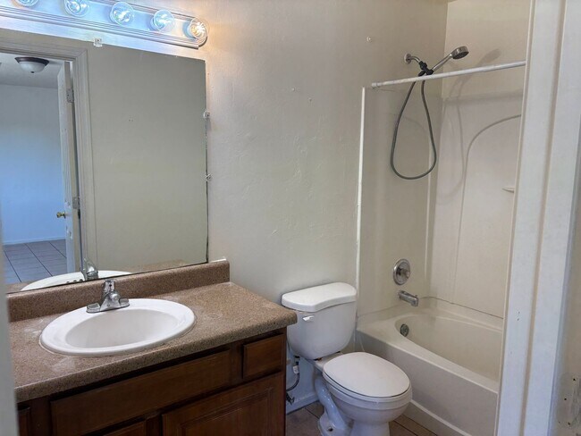Building Photo - Beautifully Renovated 3 Bedroom Home -A/C-...