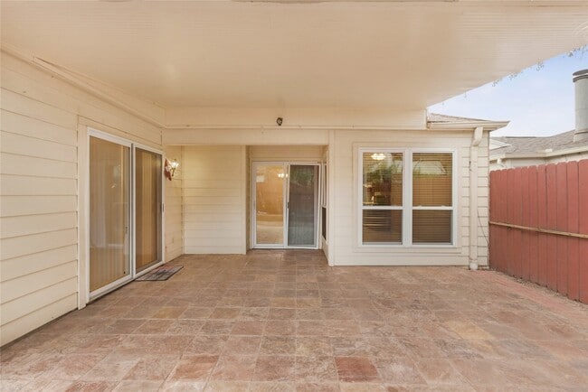 Building Photo - 8819 Kindlewood Dr