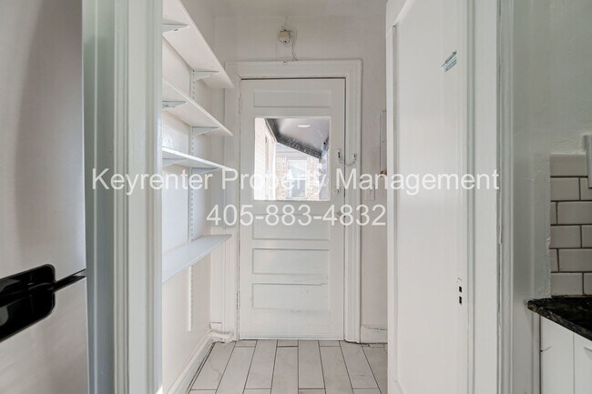 Building Photo - N Gatewood Ave Duplex