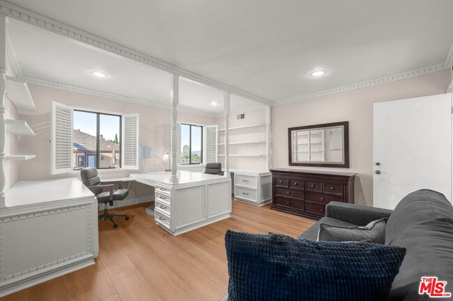 Building Photo - 3722 Alonzo Ave