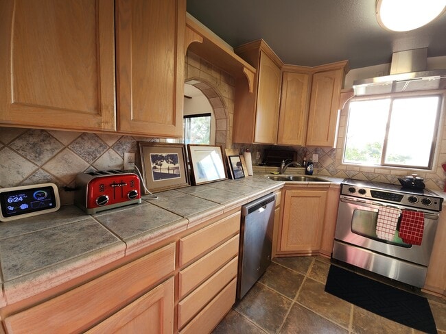 Building Photo - 14565 Carriage Ln