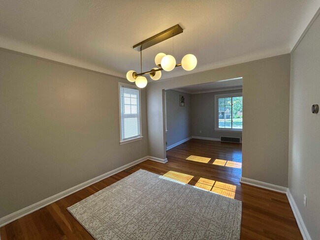 Building Photo - Spacious Colonial For Rent in Lyndhurst