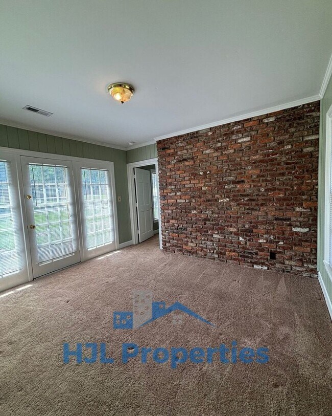 Building Photo - 131 McGavock Pk