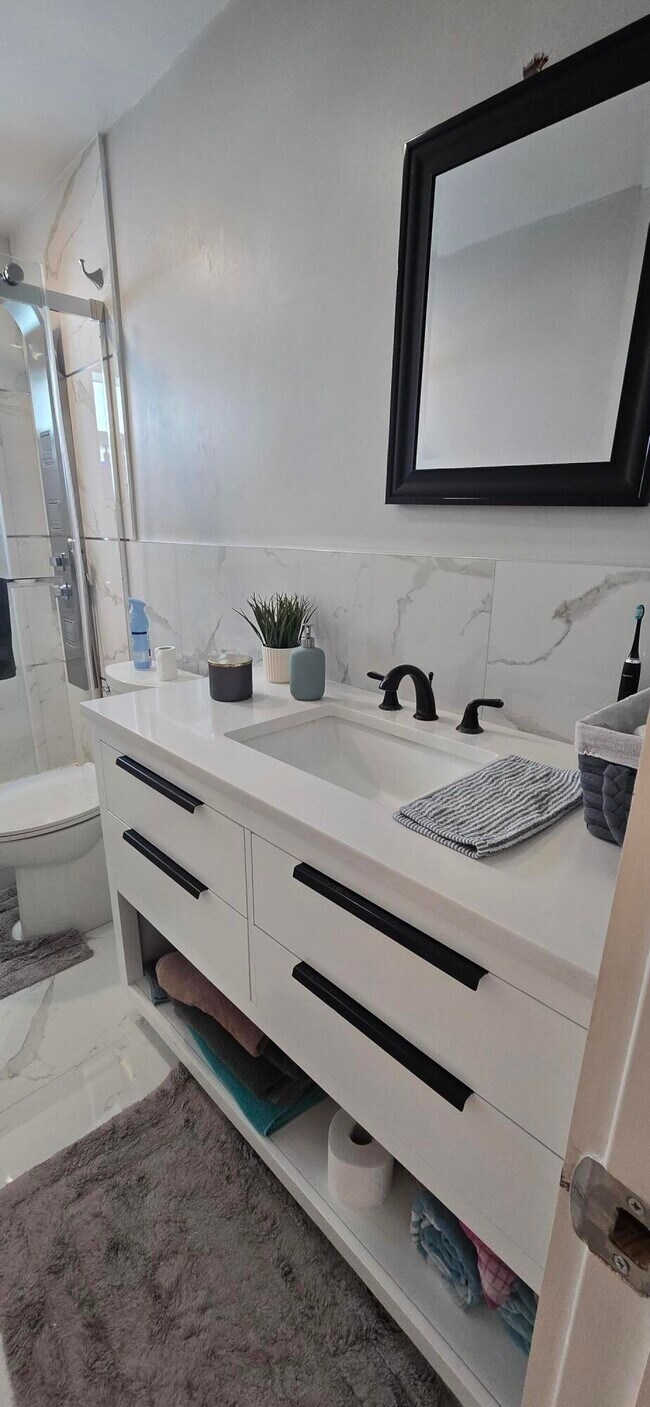 Building Photo - 288 NW 89th Ave