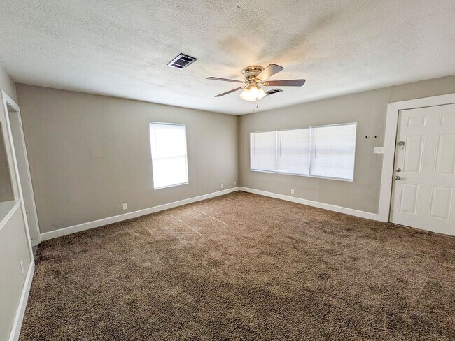 Building Photo - 290 Hebert Dr