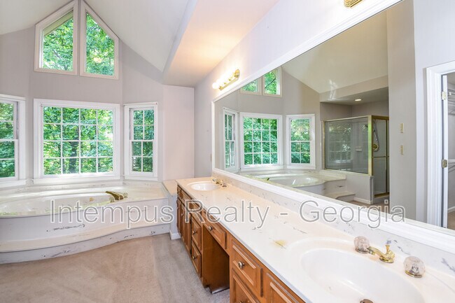 Building Photo - 330 Banyon Brook Point