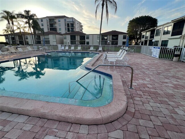 Building Photo - 6180 Sun Blvd