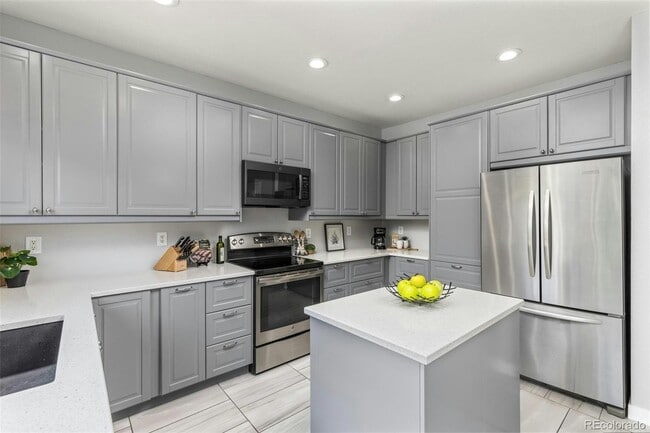 Building Photo - 5733 S Yakima Way