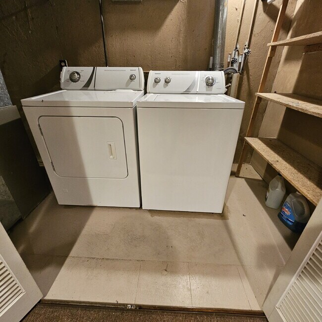 Building Photo - 2 Bedroom, 1.5 Bath Townhouse with Galley Kitchen & All Appliances, Open Living Area, Finished Ba...