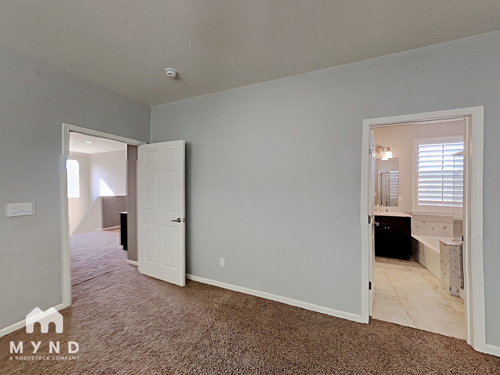 Building Photo - 10772 Grayslake Dr