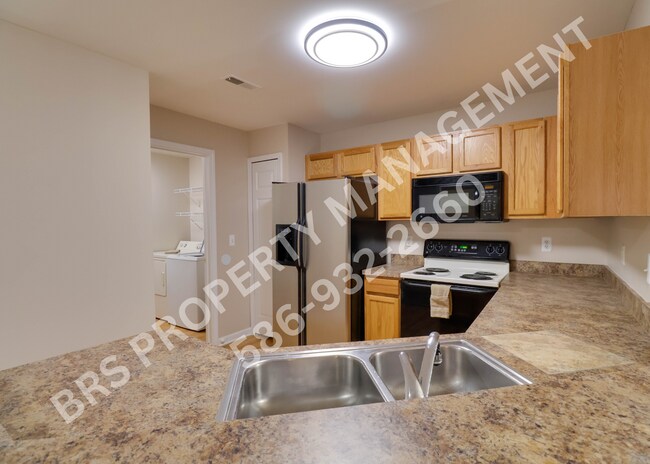 Building Photo - Clinton Township 2 bedroom 2 bath Condo