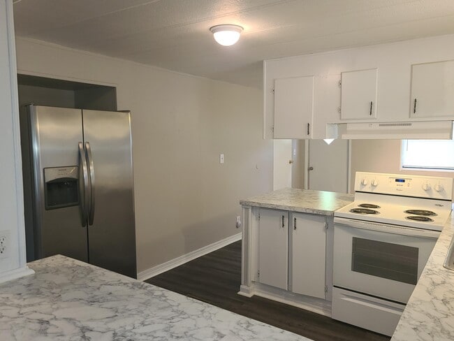 Building Photo - 8405 Verano St