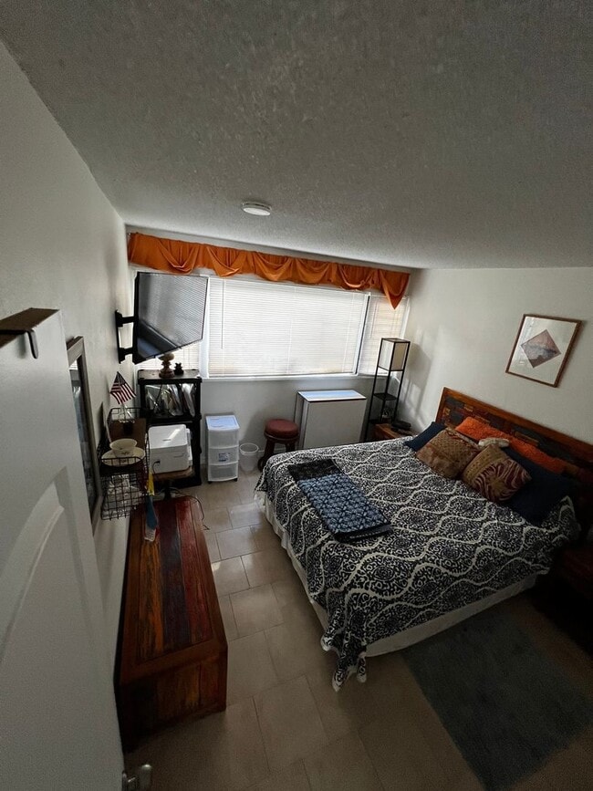 Building Photo - Furnished 2 bedroom 2 bath condo with assigned parking stalls