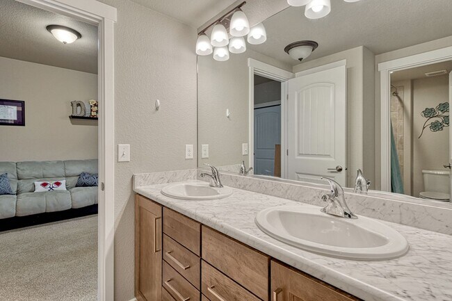 Building Photo - LUXIOUROUS 6 BED/6 BATH HOME IN SANCTUARY ...