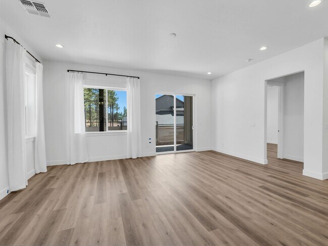 Building Photo - Gorgeous Flagstaff Property